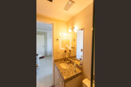 Apartamento à venda com 265m², 4 quartos e 4 vagas Apartamento à venda com 265m², 4 quartos e 4 vagasBanheiro da Suíte 2