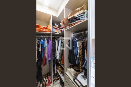 Apartamento à venda com 265m², 4 quartos e 4 vagas Apartamento à venda com 265m², 4 quartos e 4 vagasCloset da Suíte 1