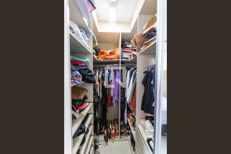 Apartamento à venda com 265m², 4 quartos e 4 vagas Apartamento à venda com 265m², 4 quartos e 4 vagasCloset da Suíte 1