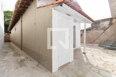 Casa à venda com 190m², 2 quartos e 3 vagas Casa à venda com 190m², 2 quartos e 3 vagasCorredor Lateral