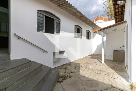 Casa à venda com 190m², 2 quartos e 3 vagas Casa à venda com 190m², 2 quartos e 3 vagasQuintal