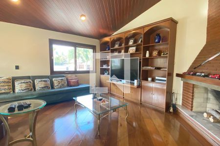 Casa de condomínio à venda com 500m², 4 quartos e 6 vagasSala de TV