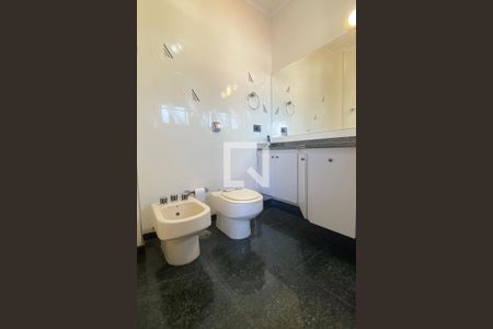 Casa de condomínio à venda com 500m², 4 quartos e 6 vagasBanheiro da Suíte 3