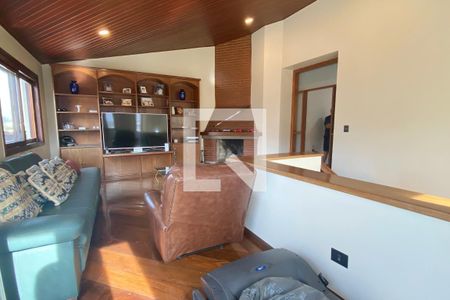 Casa de condomínio à venda com 500m², 4 quartos e 6 vagasSala de TV