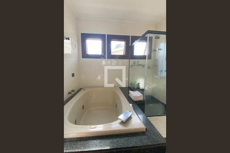 Casa de condomínio à venda com 500m², 4 quartos e 6 vagasBanheiro da Suíte 1