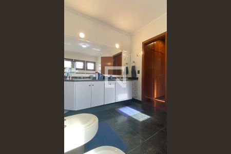 Casa de condomínio à venda com 500m², 4 quartos e 6 vagasBanheiro da Suíte 1