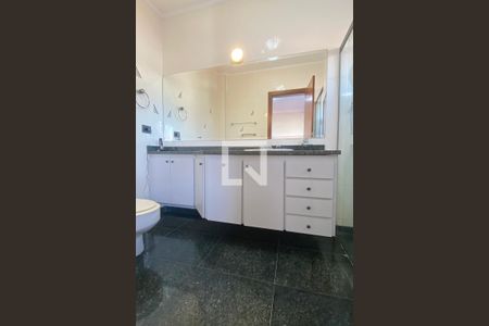 Casa de condomínio à venda com 500m², 4 quartos e 6 vagasBanheiro da Suíte 3