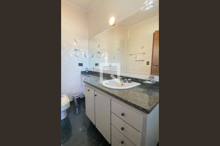 Casa de condomínio à venda com 500m², 4 quartos e 6 vagasBanheiro da Suíte 3