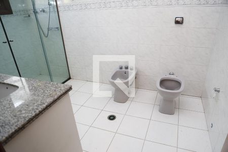 Casa à venda com 500m², 4 quartos e 4 vagasBanheiro da Suíte 1