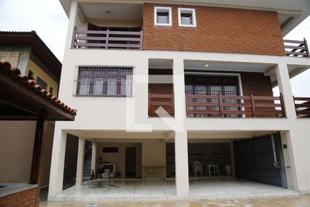Casa à venda com 500m², 4 quartos e 4 vagasFundos da Casa