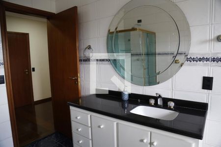 Casa à venda com 500m², 4 quartos e 4 vagasBanheiro da Suíte 2