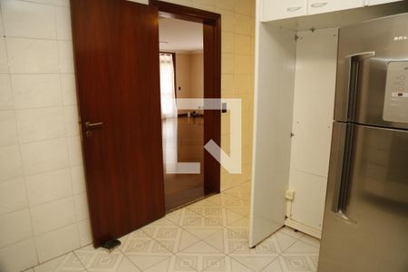 Casa à venda com 500m², 4 quartos e 4 vagasCozinha-Ambiente 2