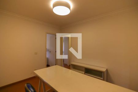 Apartamento à venda com 215m², 3 quartos e 4 vagas Apartamento à venda com 215m², 3 quartos e 4 vagasEscritório