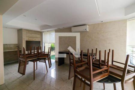 Apartamento à venda com 215m², 3 quartos e 4 vagas Apartamento à venda com 215m², 3 quartos e 4 vagasÁrea comum - Salão de festas