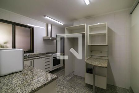 Apartamento à venda com 215m², 3 quartos e 4 vagas Apartamento à venda com 215m², 3 quartos e 4 vagasCozinha