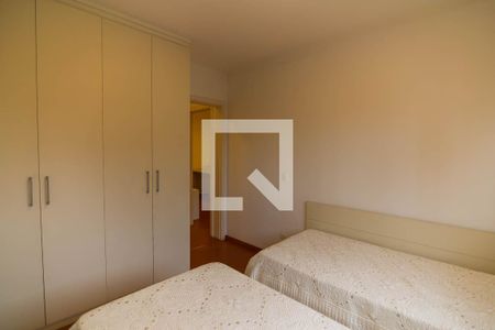 Apartamento à venda com 215m², 3 quartos e 4 vagas Apartamento à venda com 215m², 3 quartos e 4 vagasQuarto 3