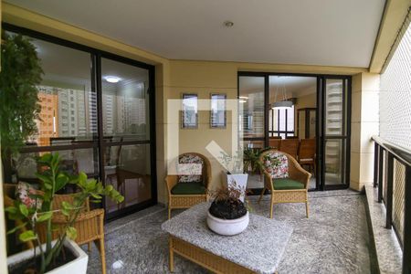 Apartamento à venda com 215m², 3 quartos e 4 vagas Apartamento à venda com 215m², 3 quartos e 4 vagasVaranda da Sala