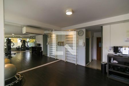 Apartamento à venda com 215m², 3 quartos e 4 vagas Apartamento à venda com 215m², 3 quartos e 4 vagasÁrea comum - Academia