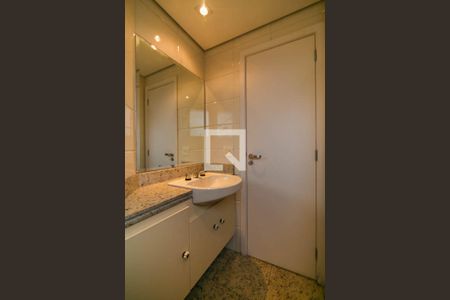 Apartamento à venda com 215m², 3 quartos e 4 vagas Apartamento à venda com 215m², 3 quartos e 4 vagasBanheiro da Suíte 3