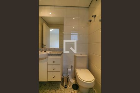 Apartamento à venda com 215m², 3 quartos e 4 vagas Apartamento à venda com 215m², 3 quartos e 4 vagasBanheiro da Suíte 2