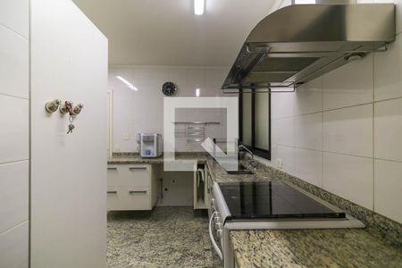 Apartamento à venda com 215m², 3 quartos e 4 vagas Apartamento à venda com 215m², 3 quartos e 4 vagasCozinha