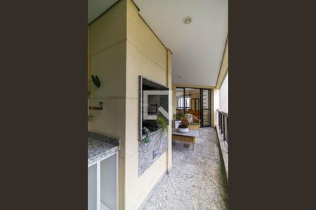 Apartamento à venda com 215m², 3 quartos e 4 vagas Apartamento à venda com 215m², 3 quartos e 4 vagasChurrasqueira