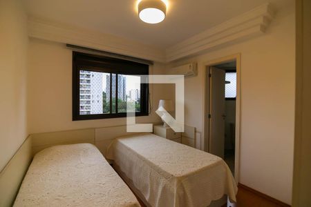 Apartamento à venda com 215m², 3 quartos e 4 vagas Apartamento à venda com 215m², 3 quartos e 4 vagasQuarto 3