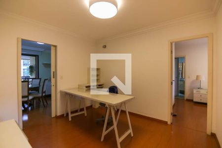 Apartamento à venda com 215m², 3 quartos e 4 vagas Apartamento à venda com 215m², 3 quartos e 4 vagasEscritório