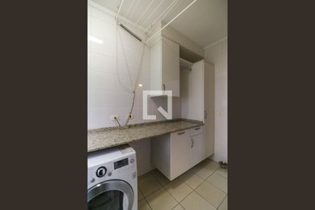 Apartamento à venda com 215m², 3 quartos e 4 vagas Apartamento à venda com 215m², 3 quartos e 4 vagasÁrea de Serviço