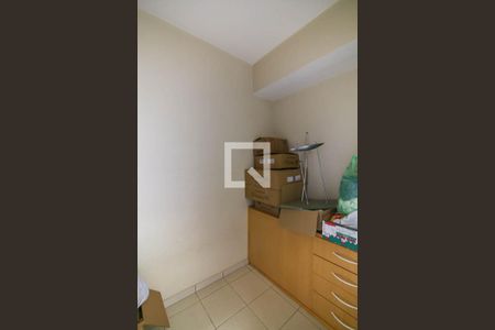 Apartamento à venda com 215m², 3 quartos e 4 vagas Apartamento à venda com 215m², 3 quartos e 4 vagasQuarto de Serviço