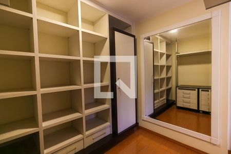 Apartamento à venda com 215m², 3 quartos e 4 vagas Apartamento à venda com 215m², 3 quartos e 4 vagasCloset do quarto