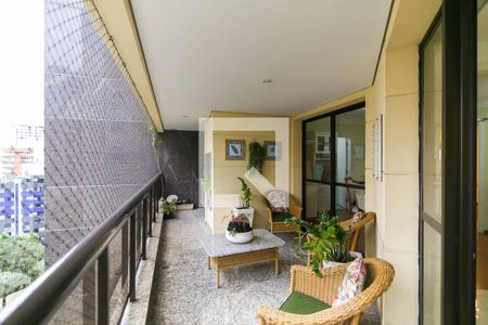 Apartamento à venda com 215m², 3 quartos e 4 vagas Apartamento à venda com 215m², 3 quartos e 4 vagasVaranda da Sala