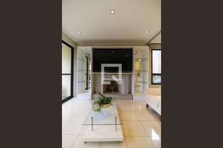 Apartamento à venda com 215m², 3 quartos e 4 vagas Apartamento à venda com 215m², 3 quartos e 4 vagasDetalhe Sala