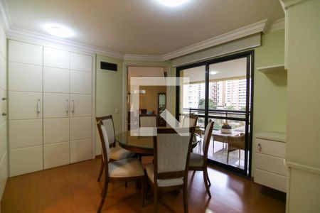 Apartamento à venda com 215m², 3 quartos e 4 vagas Apartamento à venda com 215m², 3 quartos e 4 vagasSala de Jantar