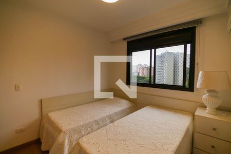 Apartamento à venda com 215m², 3 quartos e 4 vagas Apartamento à venda com 215m², 3 quartos e 4 vagasQuarto 3