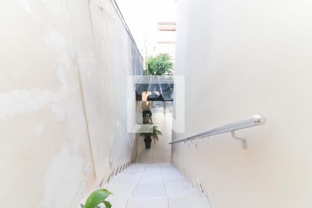 Casa à venda com 150m², 4 quartos e 3 vagas Casa à venda com 150m², 4 quartos e 3 vagasEscadas