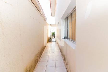 Casa à venda com 150m², 4 quartos e 3 vagas Casa à venda com 150m², 4 quartos e 3 vagasCorredor
