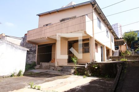 Casa à venda com 400m², 2 quartos e 5 vagas Casa à venda com 400m², 2 quartos e 5 vagasQuintal