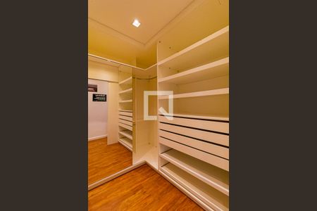 Apartamento à venda com 55m², 1 quarto e 1 vaga Apartamento à venda com 55m², 1 quarto e 1 vagaCloset da suíte