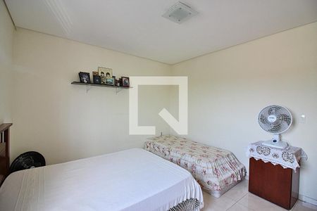 Casa à venda com 413m², 4 quartos e 3 vagasQuarto 2