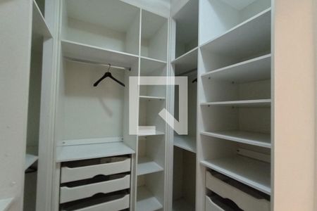 Casa à venda com 300m², 3 quartos e 3 vagasCloset - Suíte