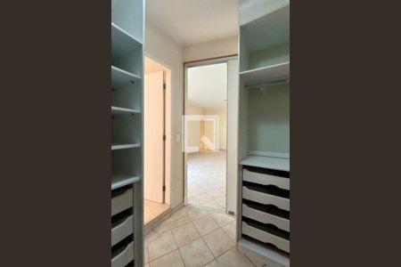 Casa à venda com 300m², 3 quartos e 3 vagasCloset - Suíte