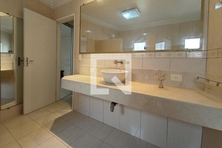 Casa à venda com 300m², 3 quartos e 3 vagasBanheiro da Suíte 1