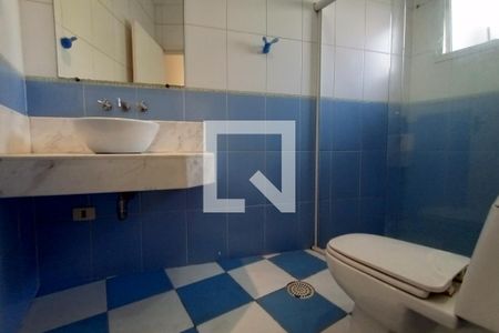 Casa à venda com 300m², 3 quartos e 3 vagasBanheiro da Suíte 2