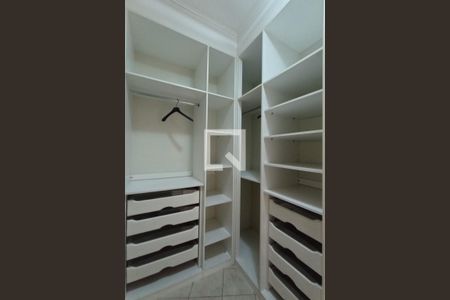 Casa à venda com 300m², 3 quartos e 3 vagasCloset - Suíte