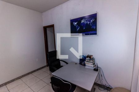 Casa à venda com 180m², 3 quartos e 3 vagas Casa à venda com 180m², 3 quartos e 3 vagasEscritório