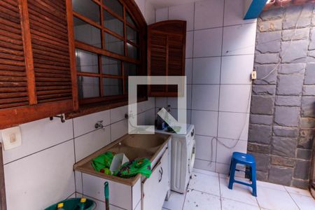 Casa à venda com 180m², 3 quartos e 3 vagas Casa à venda com 180m², 3 quartos e 3 vagasÁrea Externa