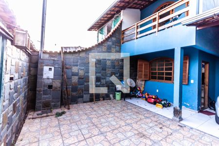 Casa à venda com 180m², 3 quartos e 3 vagas Casa à venda com 180m², 3 quartos e 3 vagasÁrea Externa