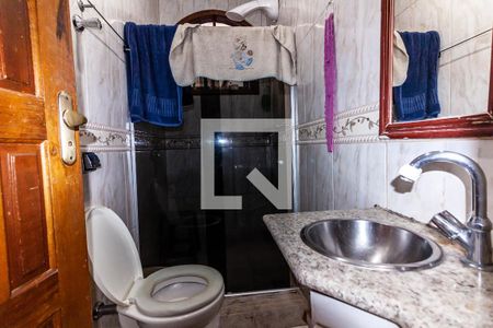 Casa à venda com 180m², 3 quartos e 3 vagas Casa à venda com 180m², 3 quartos e 3 vagasBanheiro social