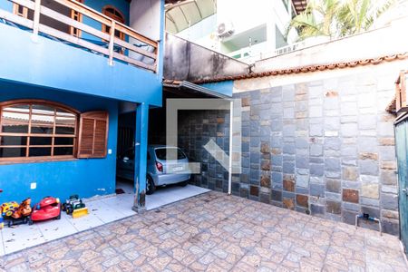 Casa à venda com 180m², 3 quartos e 3 vagas Casa à venda com 180m², 3 quartos e 3 vagasÁrea Externa